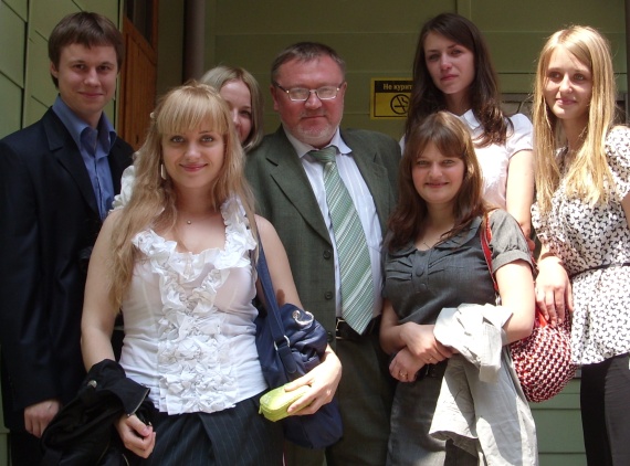 Н. Н. Крадин в окружении выпускников, 2010 год